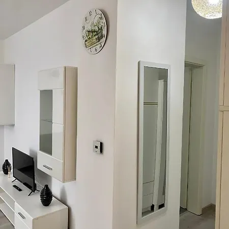 Crystal Apartment *
